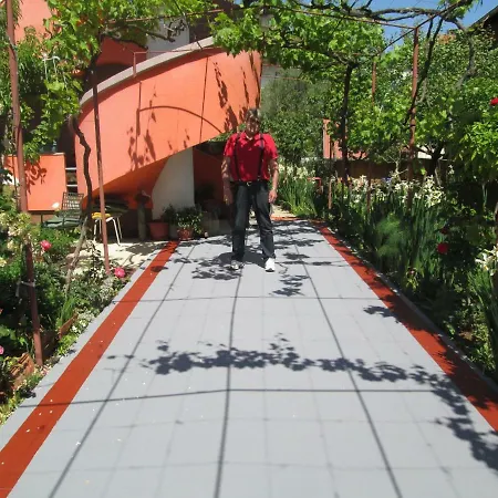 Guest house Nada