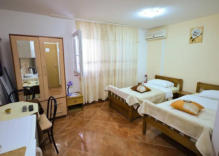 Nada ゲストハウス 3*